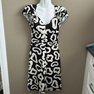 Simply devine😱cream&black dress w/tie shoulders ruching @waist & Aline skirt